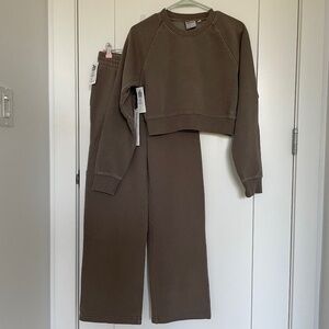 Aritzia-TNA Sweatsuit in “GD Turner Taupe”